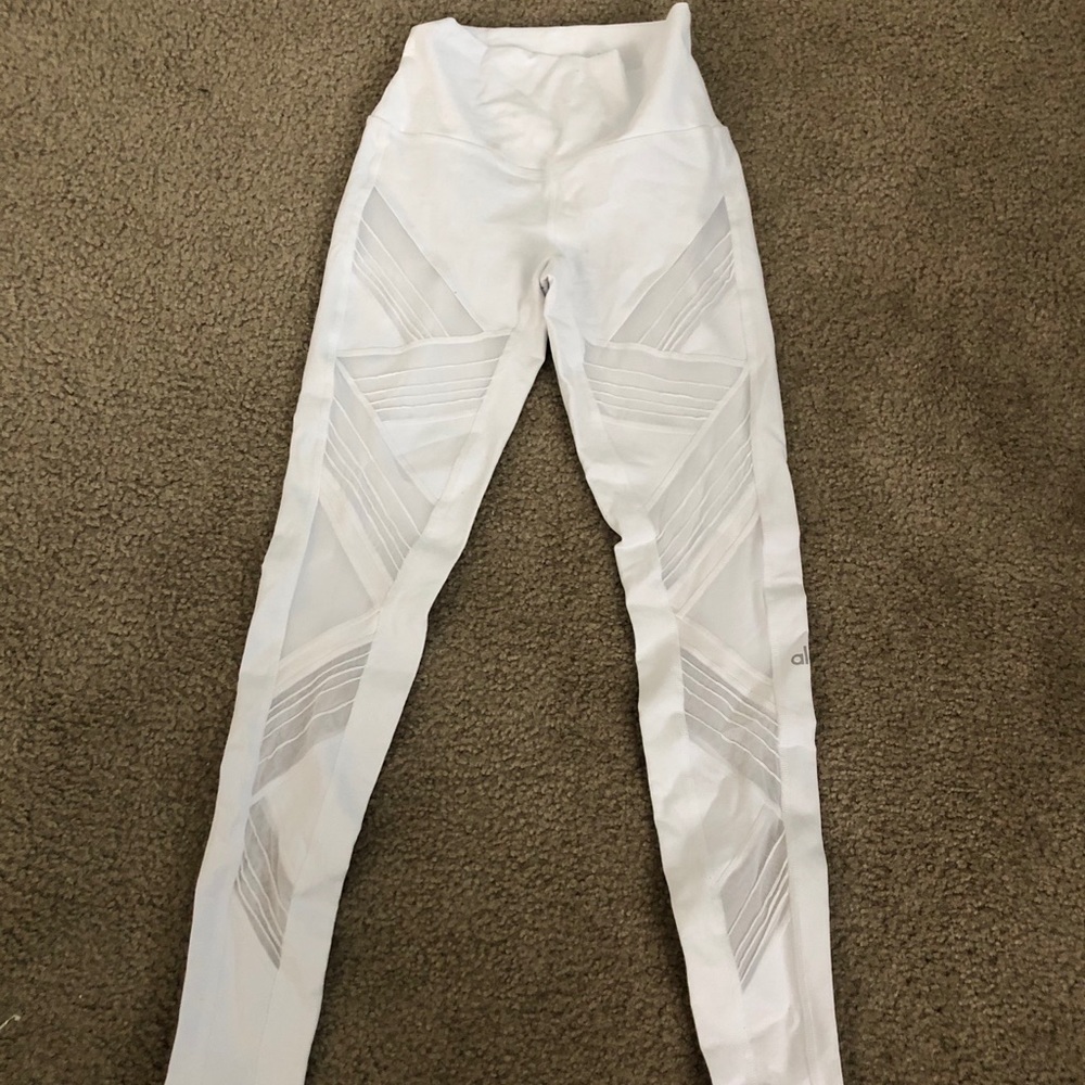 NEW Alo Yoga White Leggings